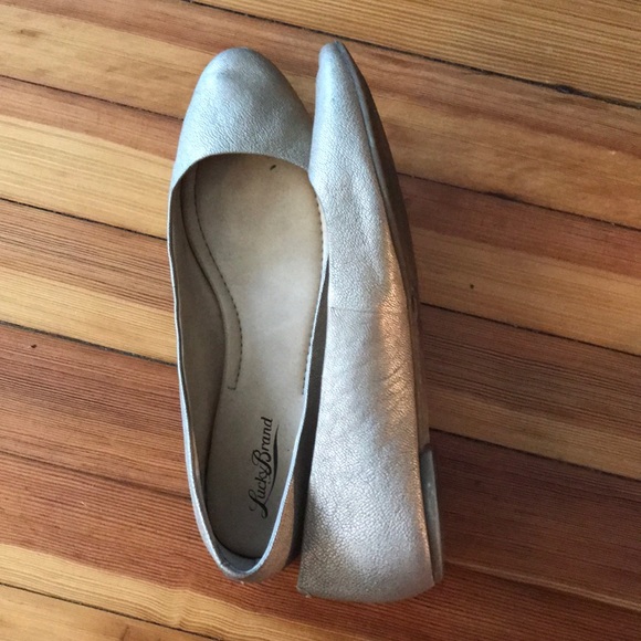 Lucky Brand 7.5 Gold Flats - Picture 3 of 3